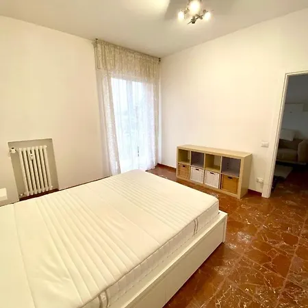 A Tre Passi Dal Centro דירה פורלי