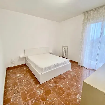 A Tre Passi Dal Centro דירה