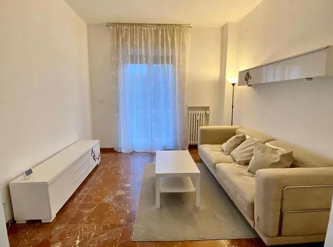 A Tre Passi Dal Centro *